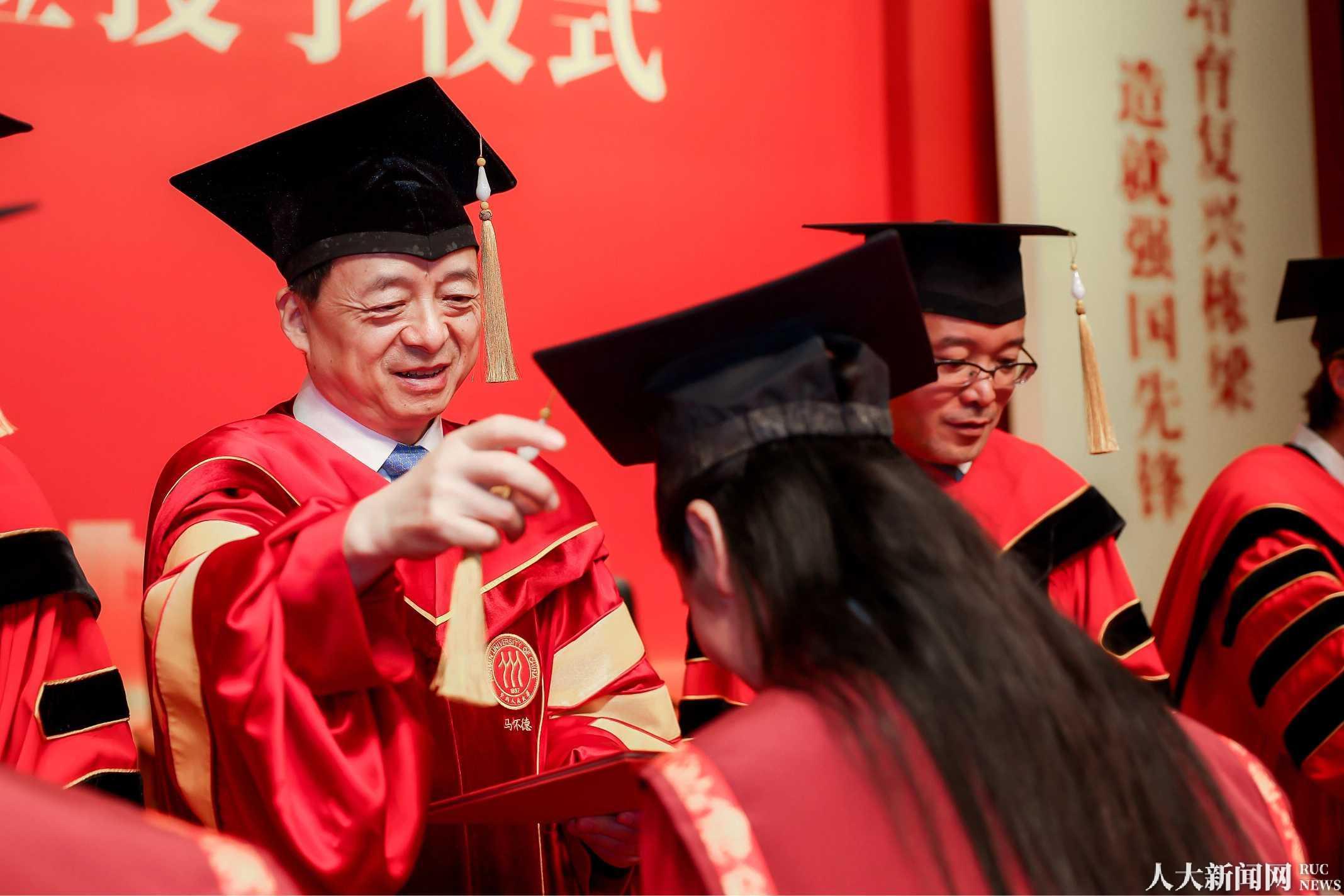 校学位评定委员会副主席黄兴涛