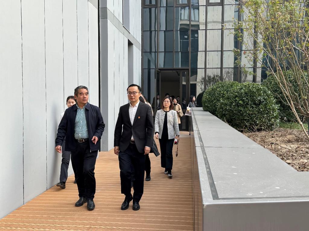 期刊管理中心联合党支部组织全体在职党