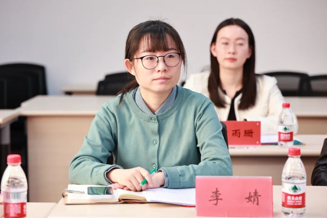 国际关系开云体育首次注册专家和教师代