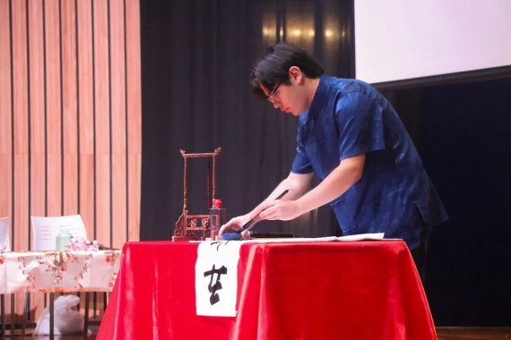 清华大开云体育官方网站友总会美术开云