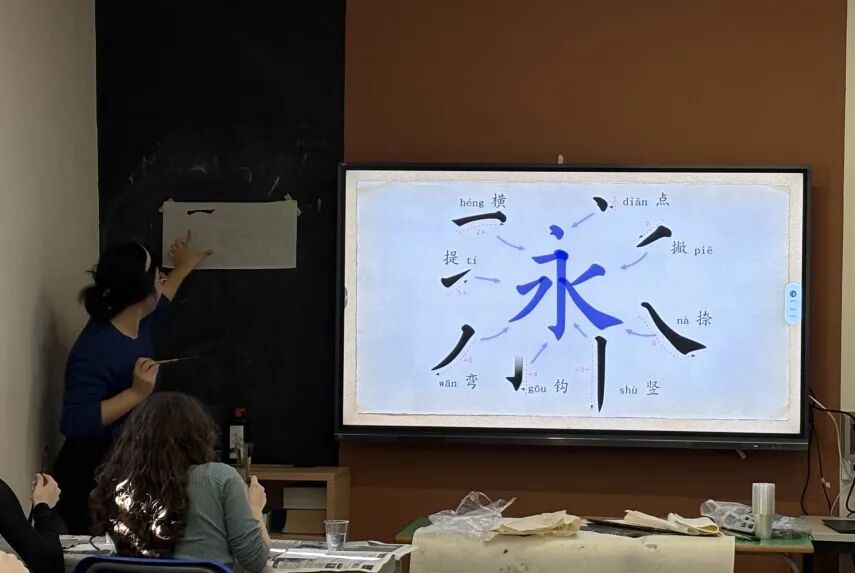 由四位孔院老师从不同视角带领同学们走