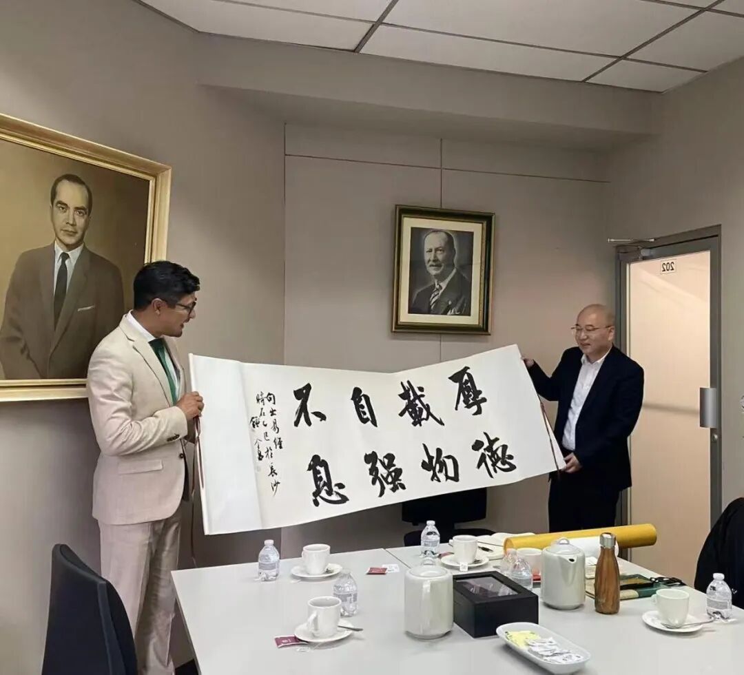 湖南美术馆策划部主任何玲