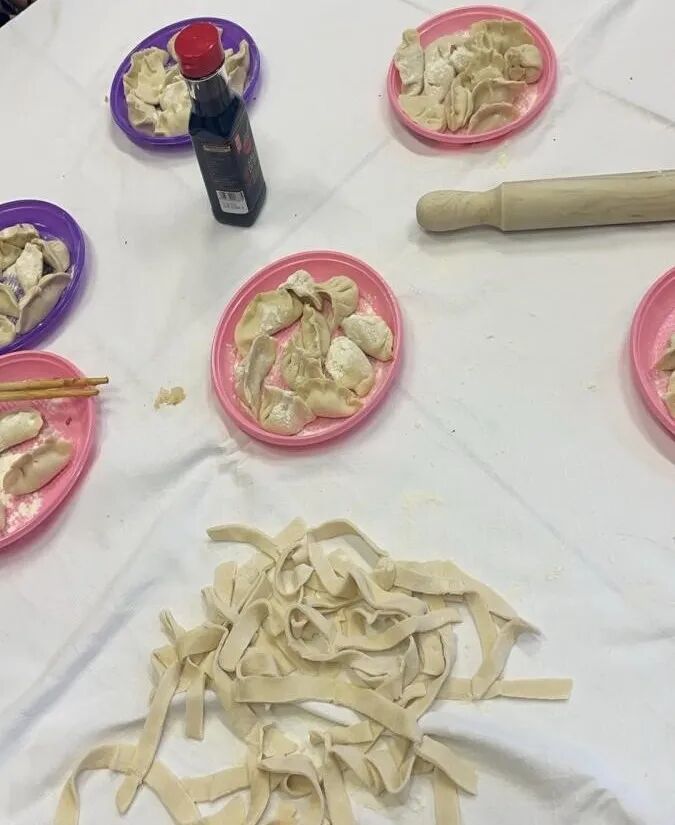 其中饺子作为传统美食尤为突出