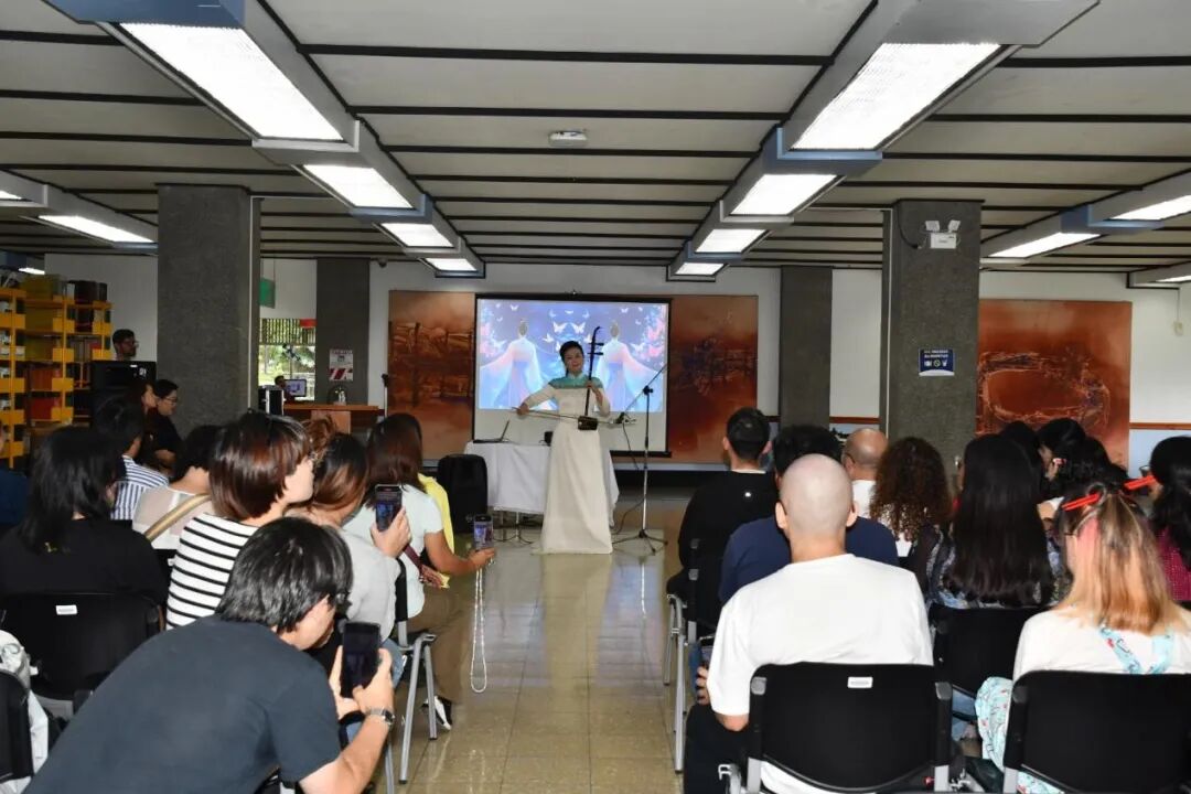 代表团还向文足球篮球官方直播平台开云