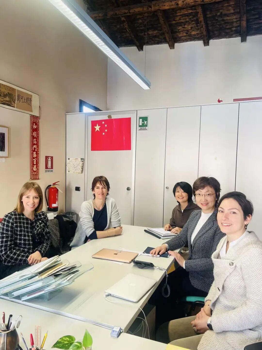 对照阅读意方院长Serena Zuc