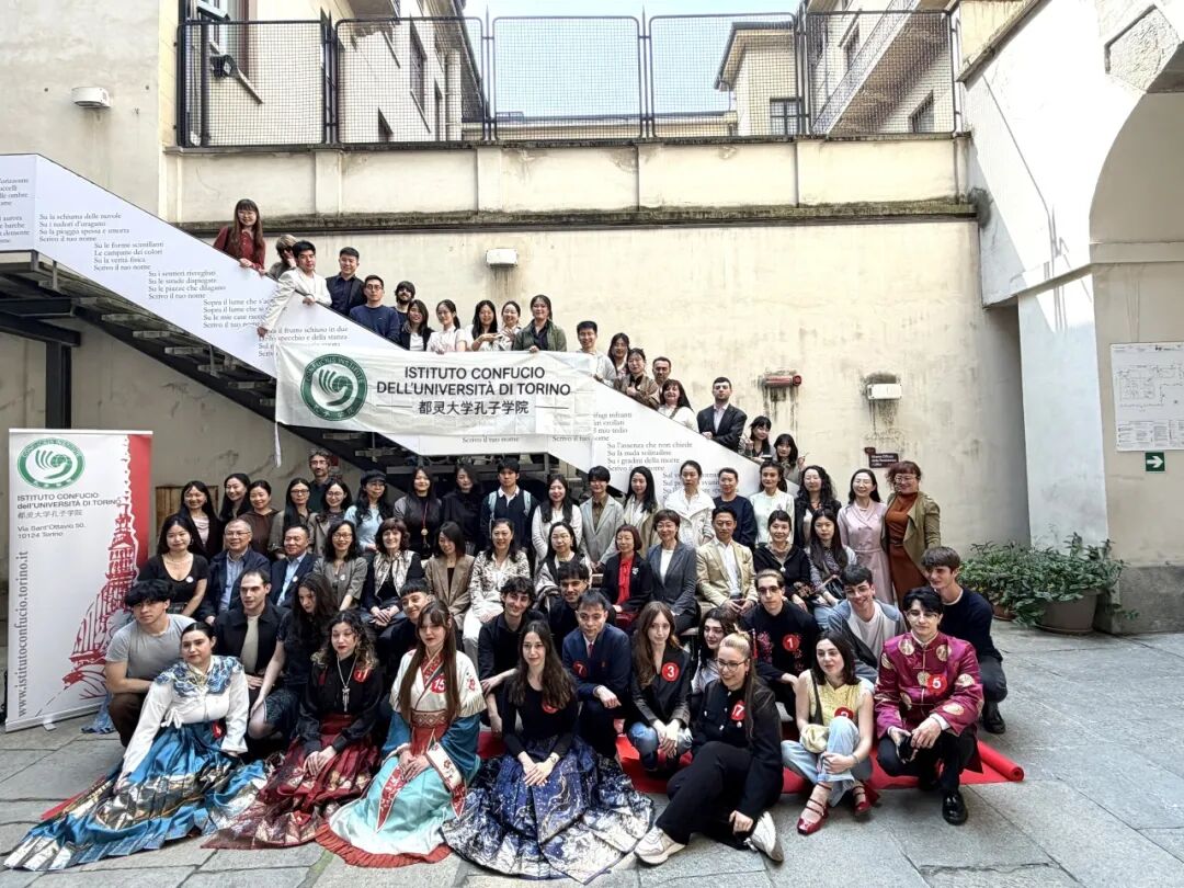 对照阅读与此同时在第25届"汉语桥"