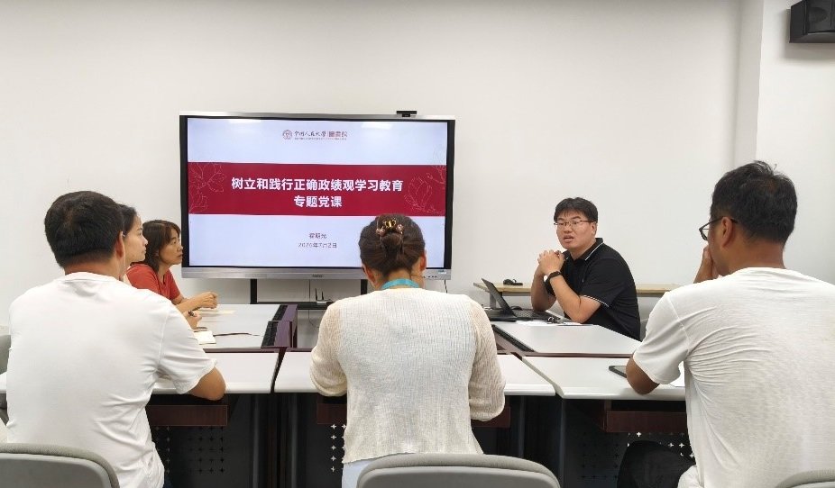 全体馆领导班子成员逐一授课